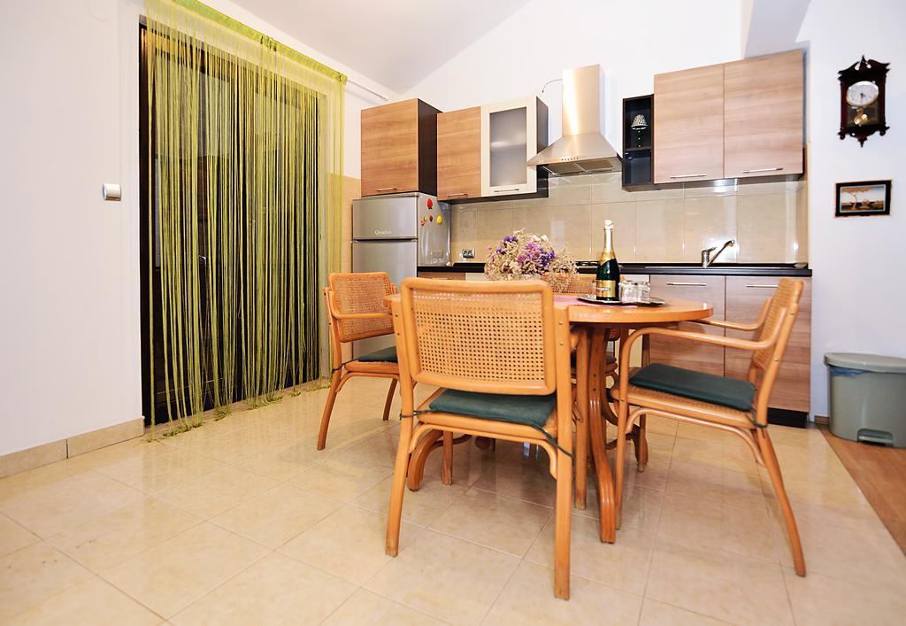 Apartments Bijuk Sukošan Exterior foto